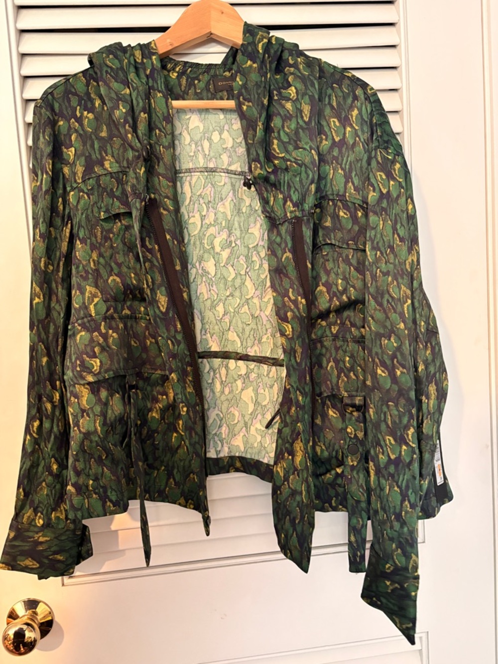 ⭐️NWT⭐️ Donna Karan Green Printed Hooded Utility Jacket with Yellow Accents